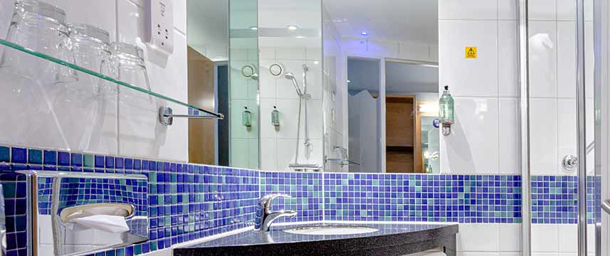Holiday Inn Express Dunfermline - Bathroom