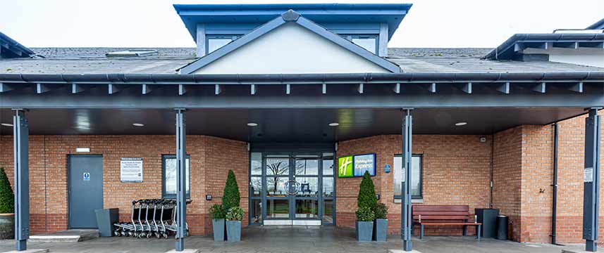Holiday Inn Express Edinburgh Airport - Entrance