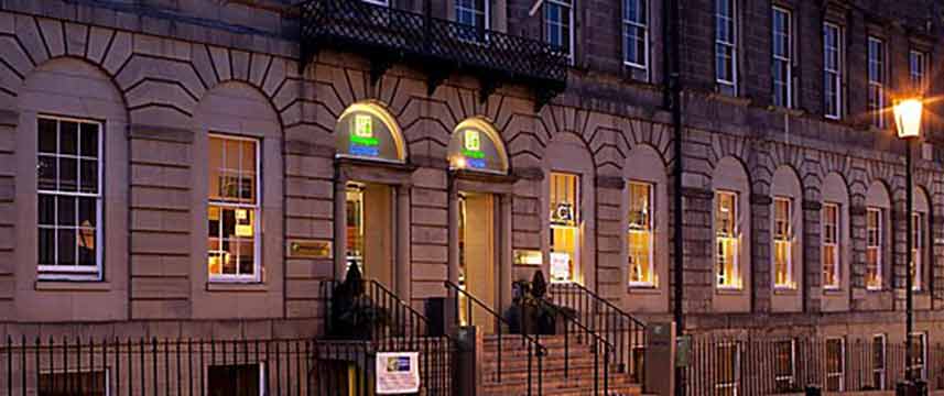 Holiday Inn Express Edinburgh City Centre - Exterior Night