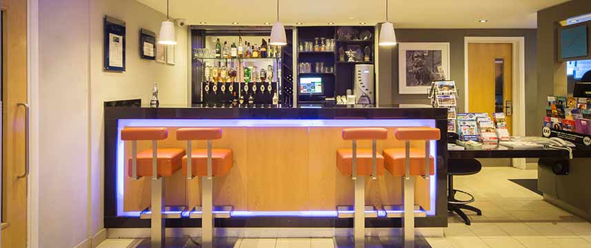 Holiday Inn Express Edinburgh Royal Mile - Bar