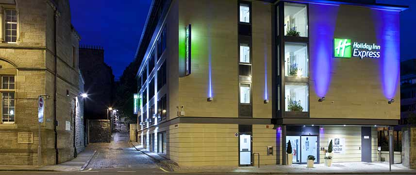 Holiday Inn Express Edinburgh Royal Mile - Exterior Night