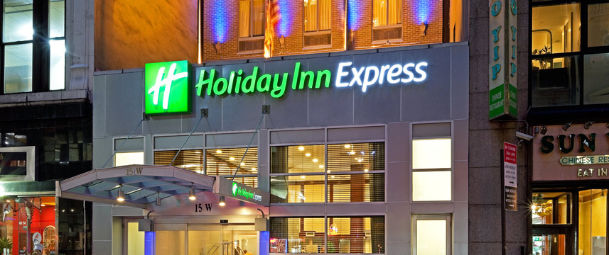 Holiday Inn Express Fifth Avenue - Exterior Night