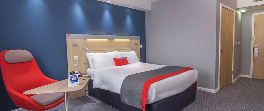 Holiday Inn Express Kettering - Accessible Room