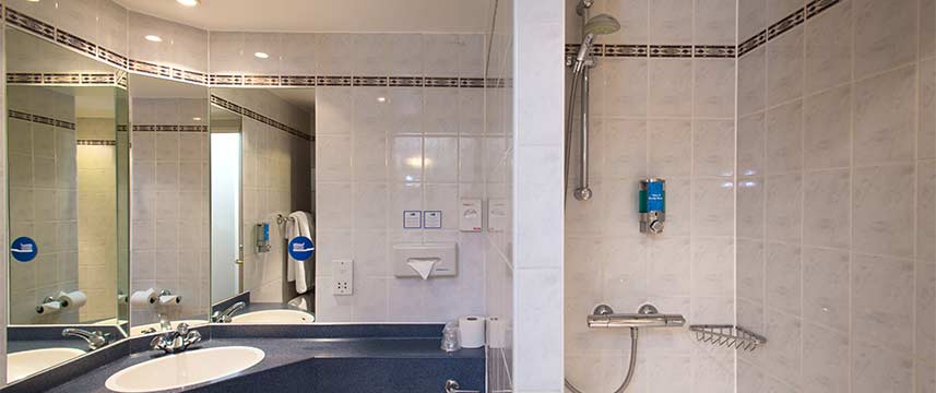 Holiday Inn Express Leeds City Centre - Bathroom