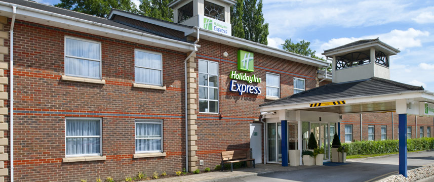 Holiday Inn Express Leeds East - Entrance