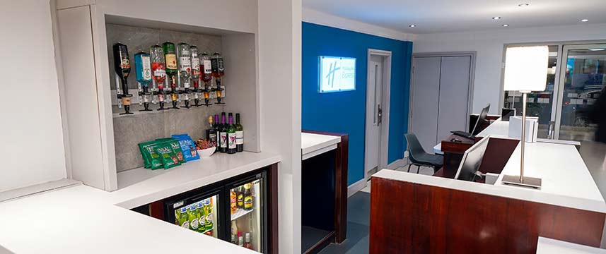 Holiday Inn Express Leeds East - Lobby Bar