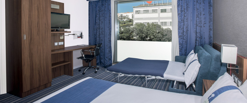 Holiday Inn Express Lisbon Alfragide - Family Room Beds