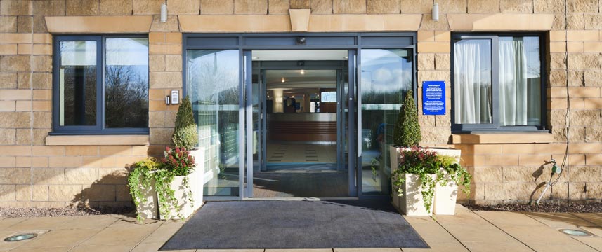 Holiday Inn Express Liverpool Knowsley Entrance