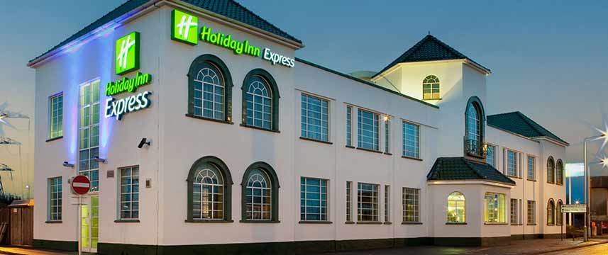 Holiday Inn Express London Chingford - Exterior
