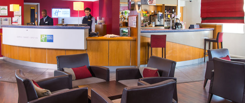Holiday Inn Express London Chingford - Lobby Bar