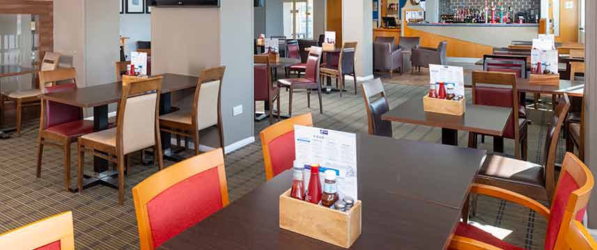 Holiday Inn Express London Chingford - Lobby Dining
