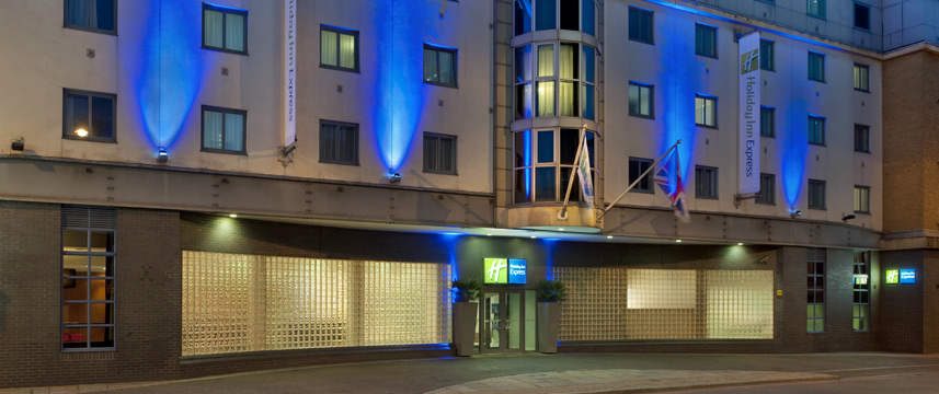 Holiday Inn Express London City - Exterior Night