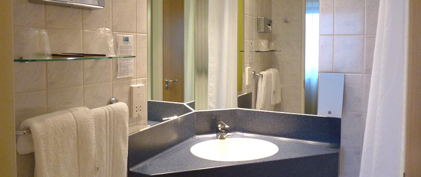 Holiday Inn Express London Croydon - Bathroom