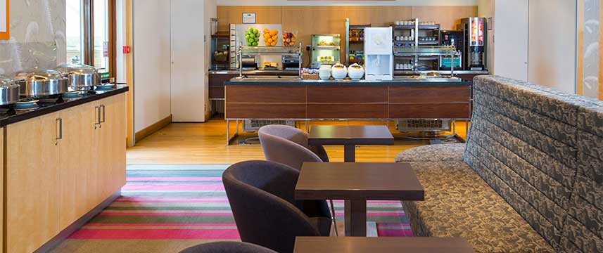 Holiday Inn Express London Epsom Downs - Breakfast Tables