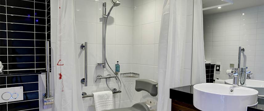 Holiday Inn Express London Excel - Accessible Bathroom