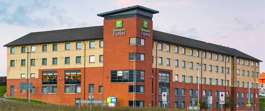 Holiday Inn Express Luton Airport - Exterior