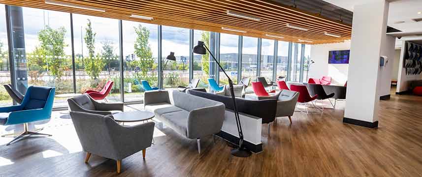 Holiday Inn Express Manchester Trafford City - Lobby Lounge