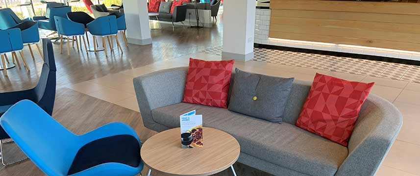 Holiday Inn Express Manchester Trafford City - Lobby Seating