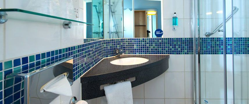 Holiday Inn Express Newcastle City Centre - Bathroom