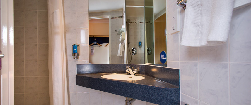 Holiday Inn Express Newcastle Metro Centre - Bathroom