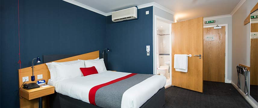 Holiday Inn Express Newport - Accessible Room