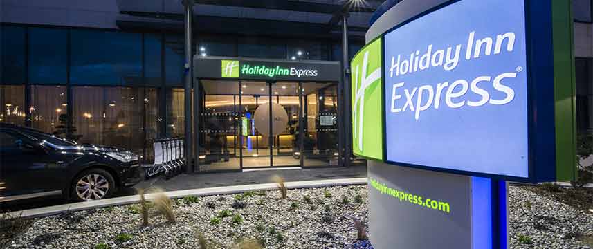 Holiday Inn Express Paris CDG Airport - Entrance
