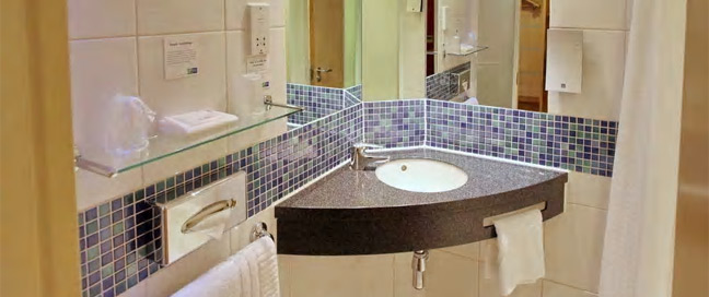 Holiday Inn Express Redditch - Bathroom