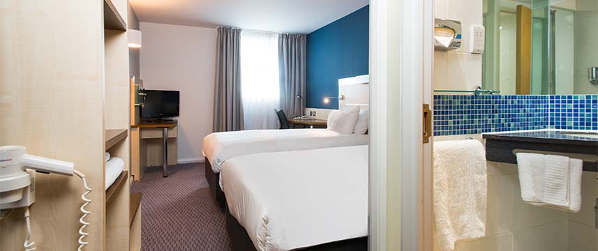 Holiday Inn Express Swindon City Centre - Bedroom