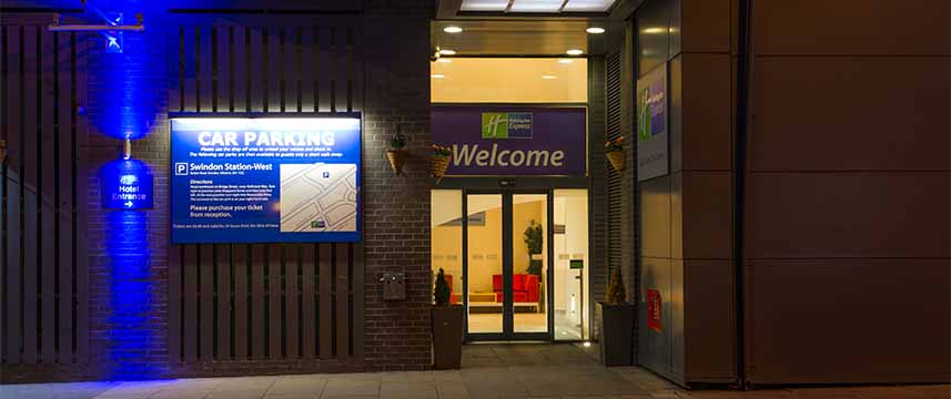 Holiday Inn Express Swindon City Centre - Entrance