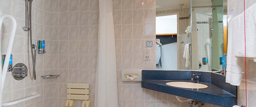Holiday Inn Express Swindon West M4 - Accessible Bathroom