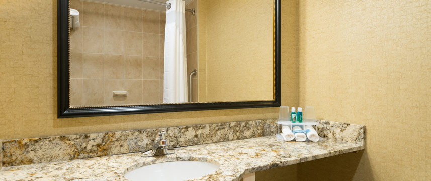Holiday Inn Express Wall Street - Bathroom