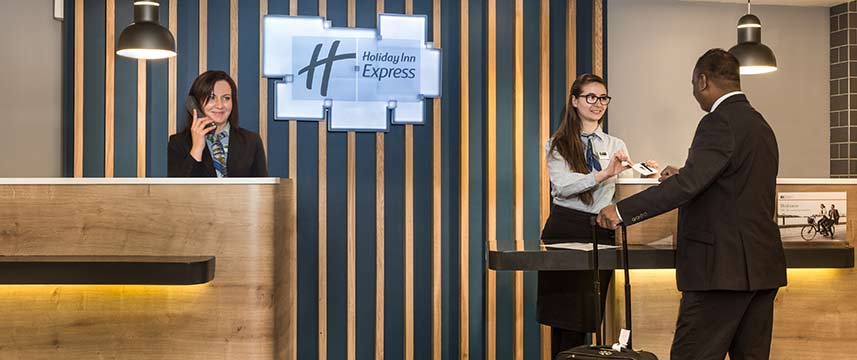 Holiday Inn Express Watford Junction Reception