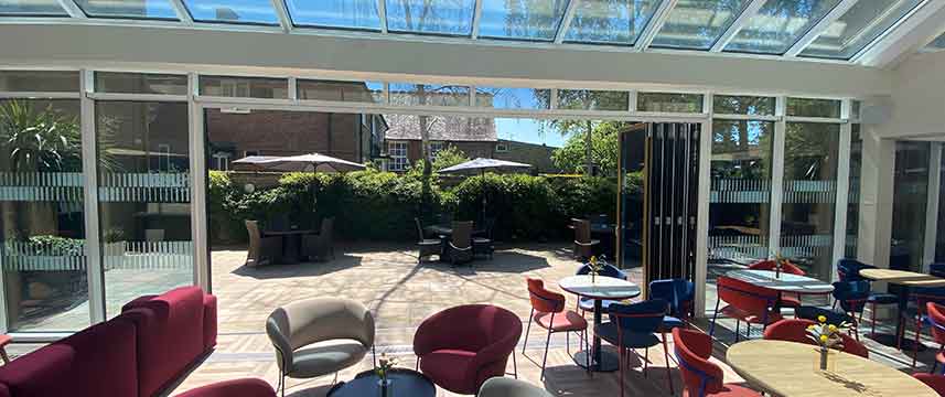 Holiday Inn Express Windsor - Cafe Tables