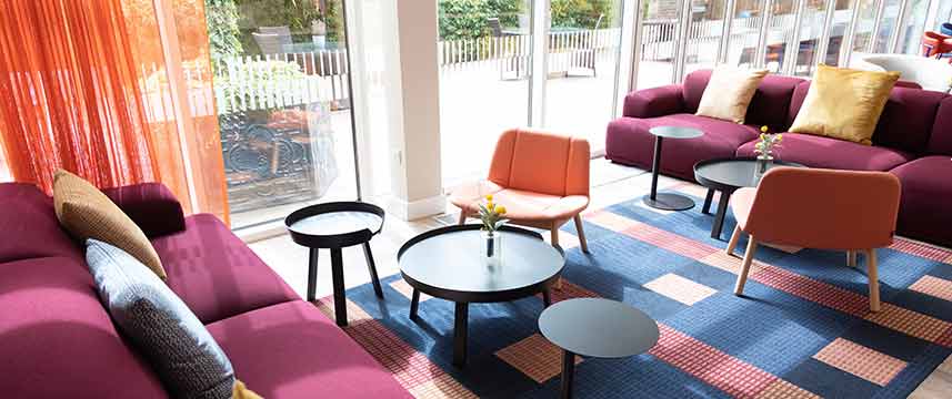 Holiday Inn Express Windsor - Lounge Seating