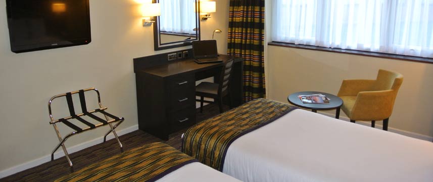 Holiday Inn Gatwick Worth - Twin Bedroom
