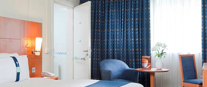 Holiday Inn Guildford - Accessible Room