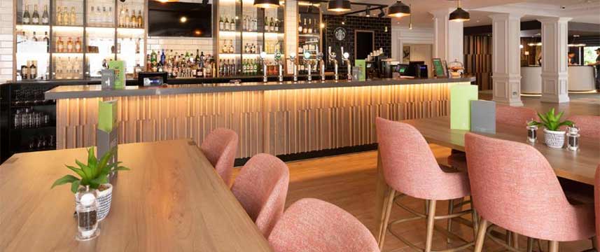 Holiday Inn Guildford - Lobby Bar Seating