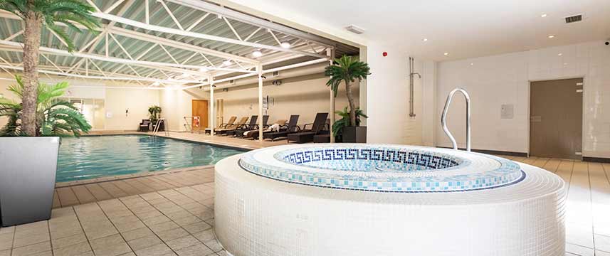 Holiday Inn Guildford - Pool Area