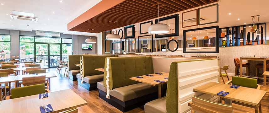 Holiday Inn Lancaster - Dining Tables