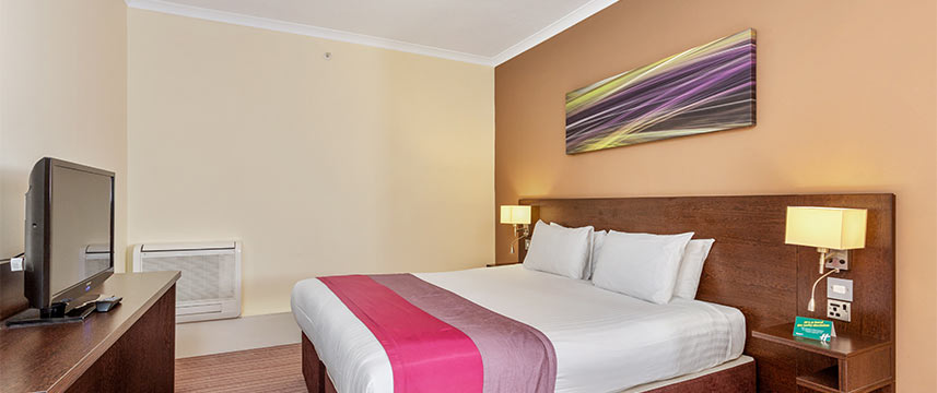 Holiday Inn Leamington Spa Queen Bedded Room