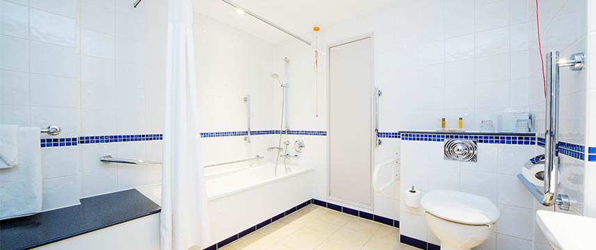 Holiday Inn London - Gatwick Airport - Accessible Bathroom