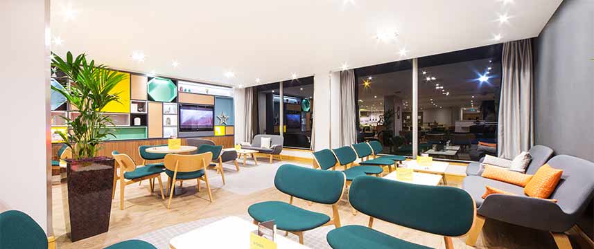 Holiday Inn London - Gatwick Airport - Lounge Seating