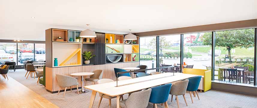 Holiday Inn Luton Airport - Lobby Lounge