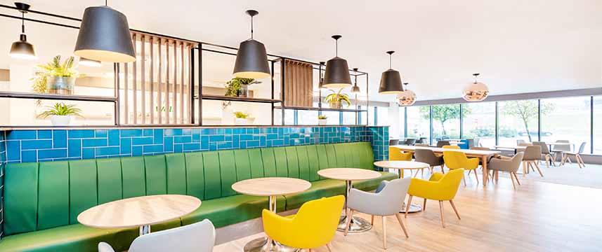 Holiday Inn Luton Airport - Restaurant Tables