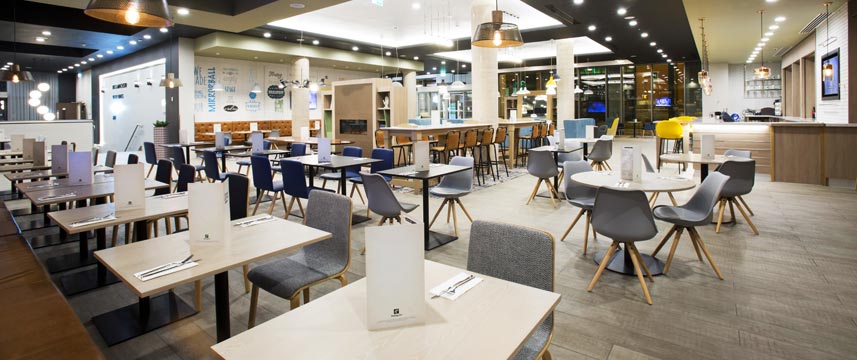 Holiday Inn Manchester City Open Lobby Resturant