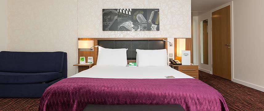 Holiday Inn Manchester Media City - Accessible Room