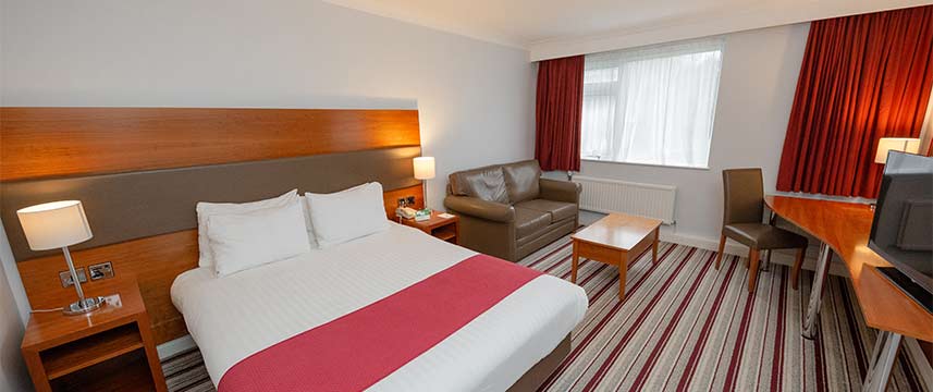 Holiday Inn Newport - Guest Bedroom