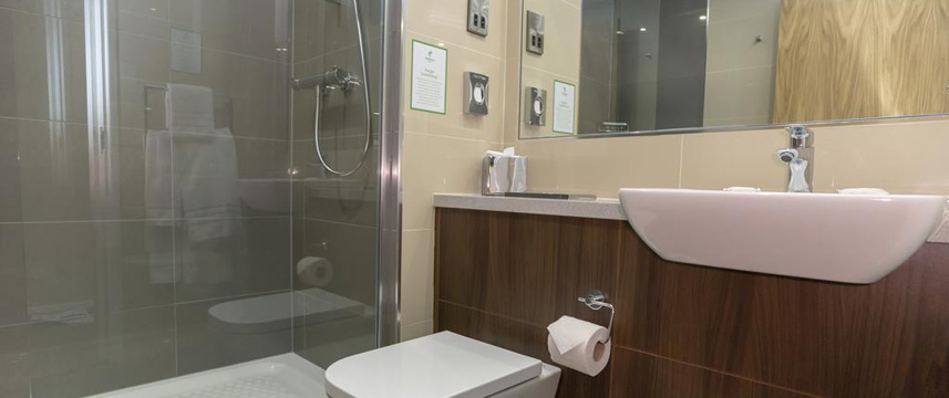 Holiday Inn Nottingham Castle Marina - Executive Shower Room