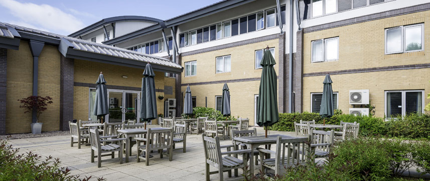 Holiday Inn Oxford - Patio Seating
