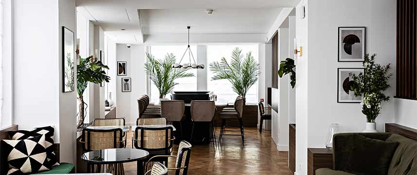 Holiday Inn Paris Palais de L Elysee Bar Seating